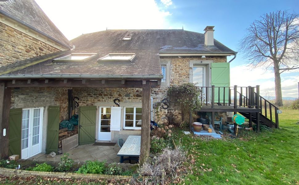 Beautiful renovated Bearnaise Farmhouse with Exceptional Views of the Pyrenees Mountains